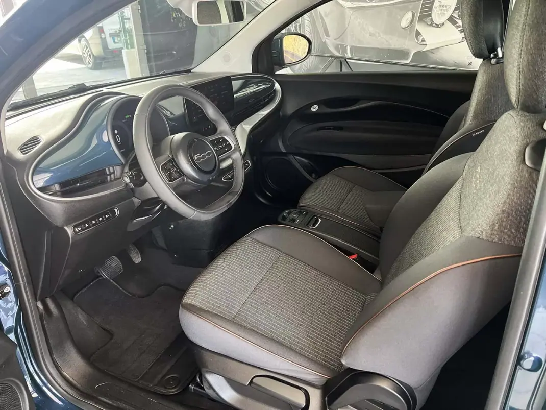 Fiat 500e 2021 - 18600 EUR, 45555 km - 45555km - foto 6 de 25