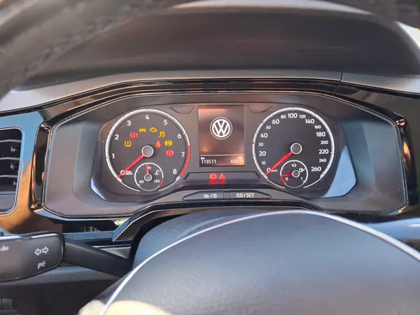 Volkswagen Polo 2019 - 12000 EUR, 115000 km - AUTO.MOTO.pt - 115000km - foto 9 de 11
