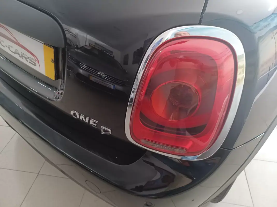 MINI 5 Portas 2019 - 13490 EUR, 199185 km - 199185km - foto 28 de 34