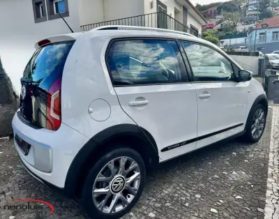 Volkswagen Cross Up! 2014 - 9950 EUR, 112304 km - AUTO.MOTO.pt - 112304km - foto 18 de 18
