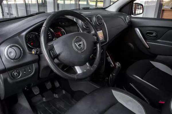 Dacia Sandero 2016 - 9750 EUR, 160273 km - AUTO.MOTO.pt - 160273km - foto 16 de 29