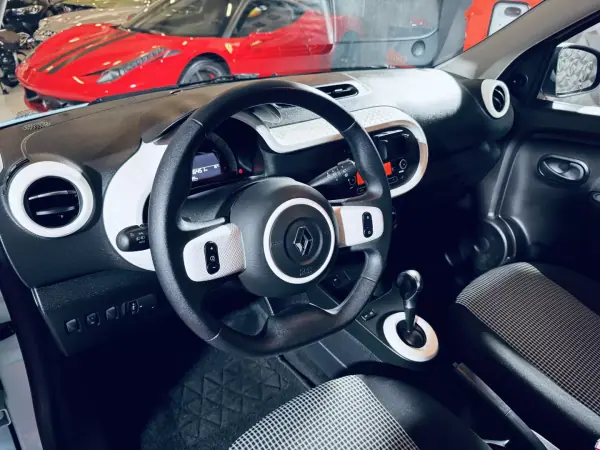 Renault Twingo 2023 - 16990 EUR, 16461 km - AUTO.MOTO.pt - 16461km - foto 18 de 28