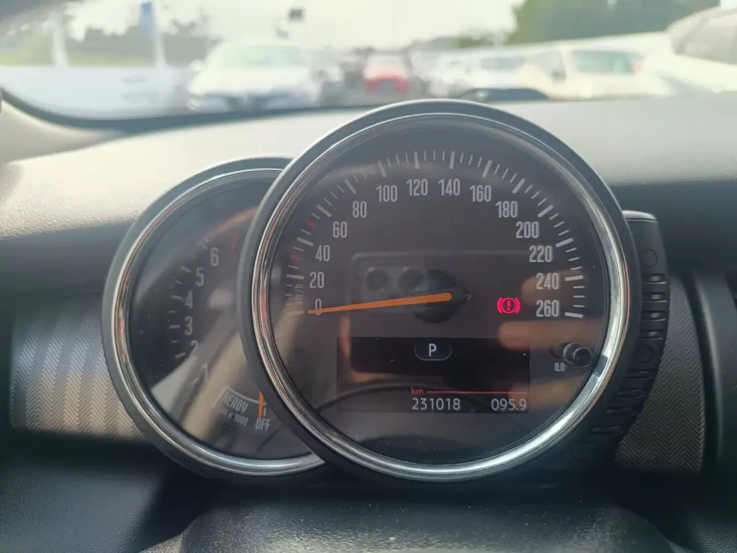 MINI Cooper S 2016 - 15900 EUR, 231018 km - AUTO.MOTO.pt - 231018km - foto 26 de 43