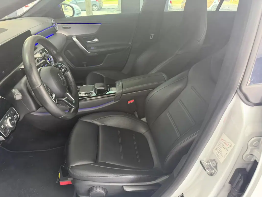 Mercedes-Benz CLA 180 2019 - 32000 EUR, 172639 km - AUTO.MOTO.pt - 172639km - foto 13 de 32
