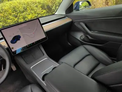 Tesla Model 3 2021 - 25990 EUR, 100000 km - AUTO.MOTO.pt - 100000km - foto 37 de 46
