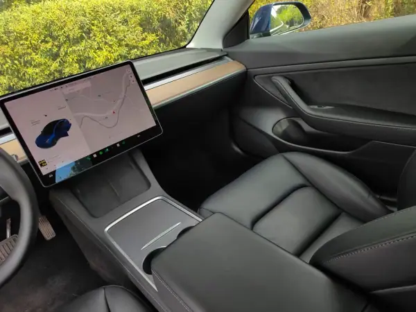 Tesla Model 3 2021 - 25990 EUR, 100000 km - AUTO.MOTO.pt - 100000km - foto 37 de 46