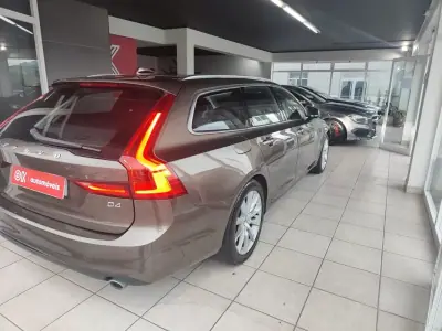 Volvo V90 2017 - 23500 EUR, 131000 km - AUTO.MOTO.pt - 131000km - foto 10 de 39