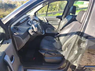 Renault Scénic 2008 — foto 6 de 11