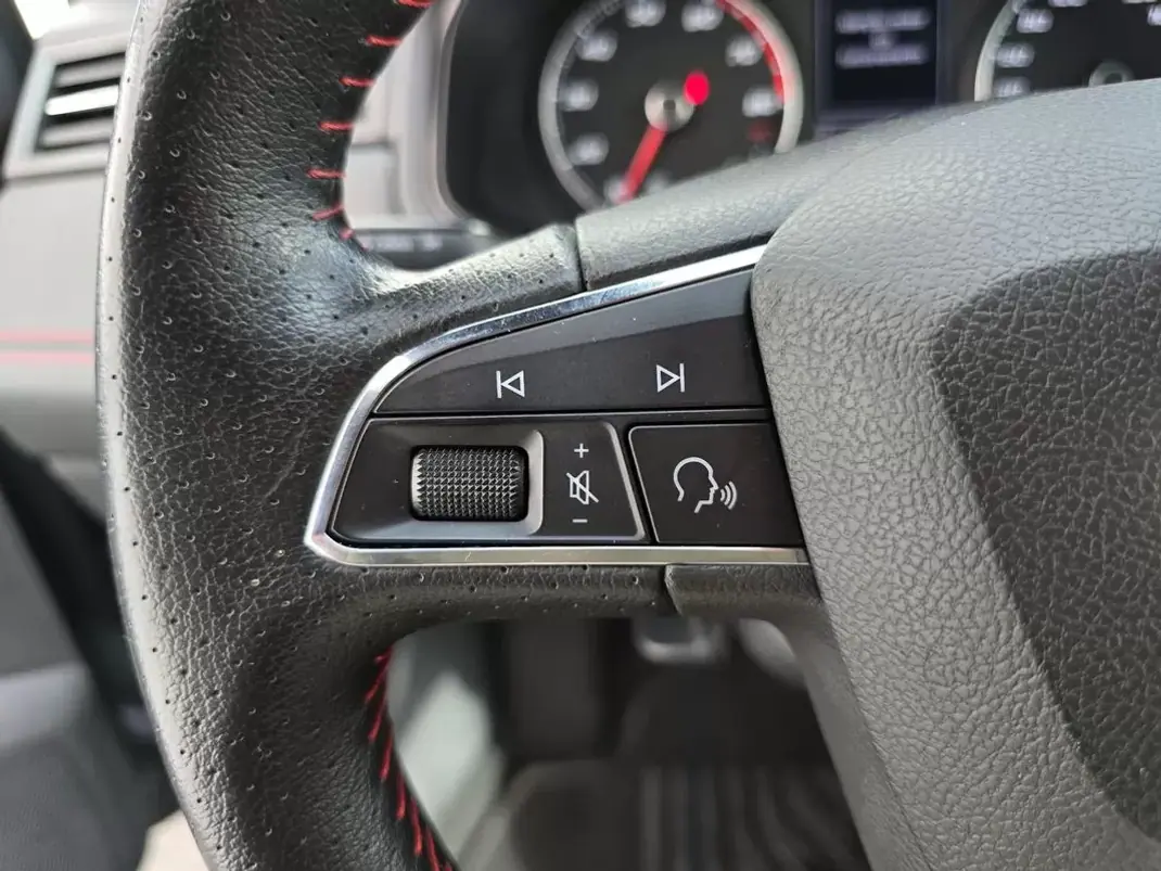 SEAT Arona 2020 - 14500 EUR, 61900 km - AUTO.MOTO.pt - 61900km - foto 21 de 42