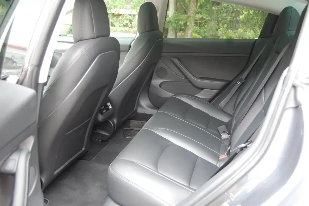 Tesla Model 3 2022 - 34500 EUR, 50871 km - AUTO.MOTO.pt - 50871km - foto 11 de 13