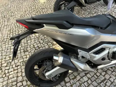 Honda Forza 2022 - 8250 EUR, 37616 km - AUTO.MOTO.pt - 37616km - foto 12 de 14