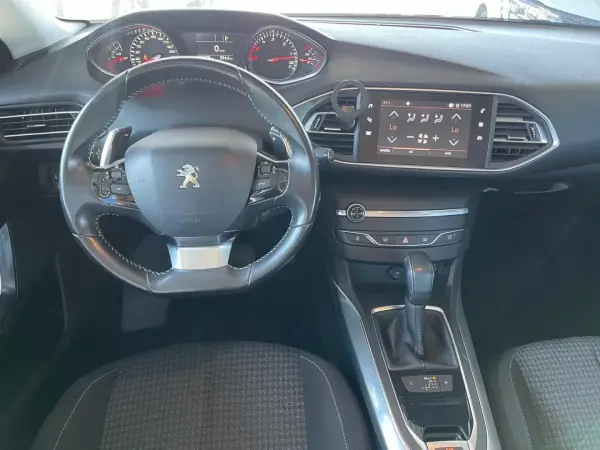 Peugeot 308 2019 - 11900 EUR, 181000 km - AUTO.MOTO.pt - 181000km - foto 7 de 13