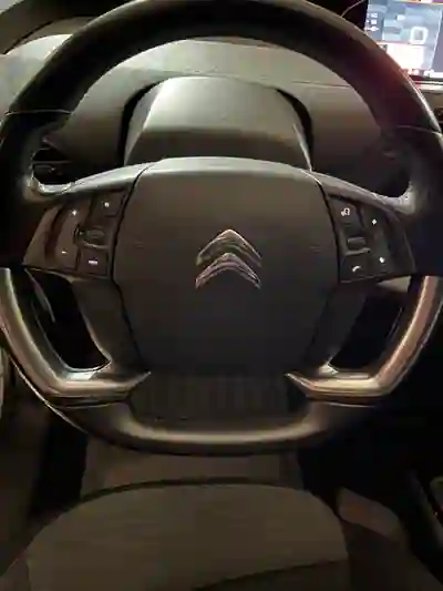 Citroën C4 Grand Picasso 2018 - 8000 EUR, 224000 km - AUTO.MOTO.pt - 224000km - foto 6 de 15