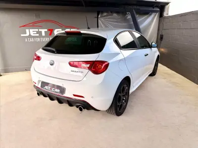 Alfa Romeo Giulietta 2017 - 18490 EUR, 122207 km - AUTO.MOTO.pt - 122207km - foto 5 de 21