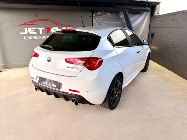 Alfa Romeo Giulietta 2017 - 18490 EUR, 122207 km - AUTO.MOTO.pt - 122207km - foto 5 de 21