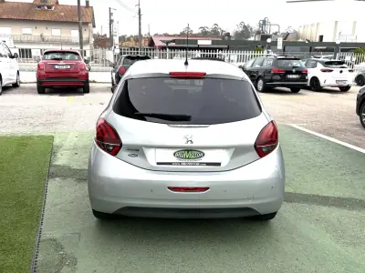 Peugeot 208 2018 — foto 4 de 13