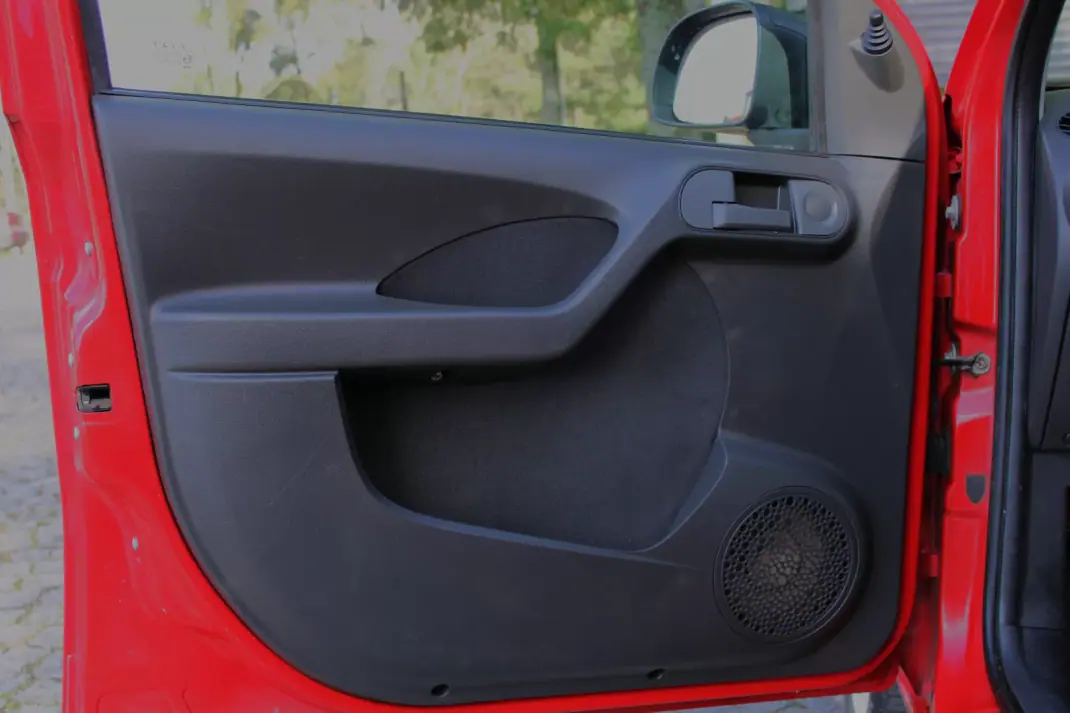 Fiat Panda 2010 - 4500 EUR, 114357 km - AUTO.MOTO.pt - 114357km - foto 11 de 23