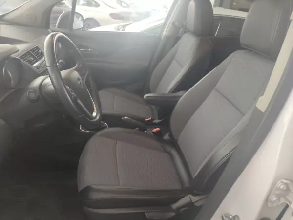 Opel Mokka 2016 - 11900 EUR, 114000 km - AUTO.MOTO.pt - 114000km - foto 7 de 16
