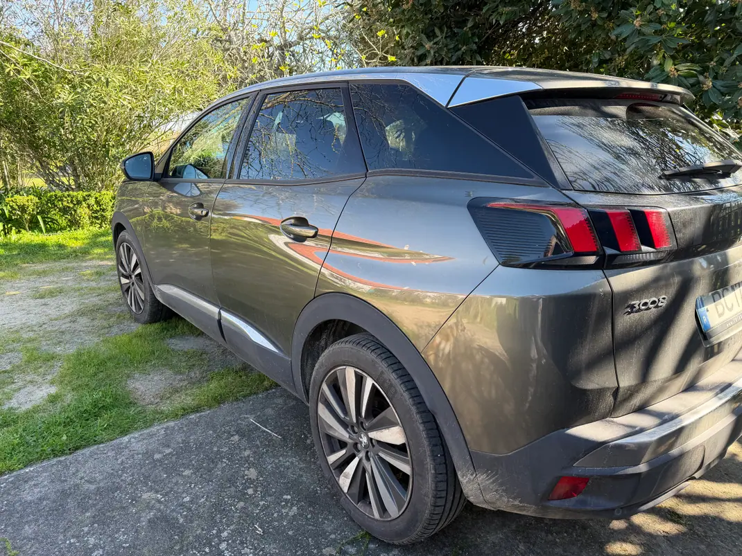 Peugeot 3008 2018 - 15000 EUR, 230000 km - AUTO.MOTO.pt - 230000km - foto 2 de 10