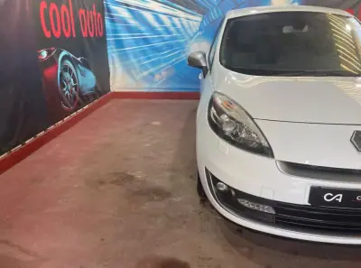 Renault Grand Scénic 2012 - 8899 EUR, 230000 km - AUTO.MOTO.pt - 230000km - foto 8 de 41