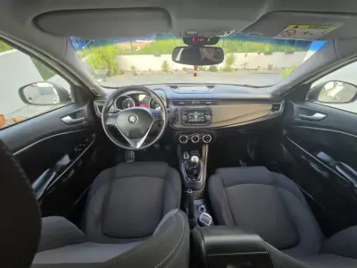 Alfa Romeo Giulietta 2015 - 13500 EUR, 148000 km - AUTO.MOTO.pt - 148000km - foto 36 de 49