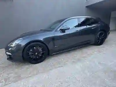 Porsche Panamera Sport Turismo 2022 - 87500 EUR, 70250 km - AUTO.MOTO.pt - 70250km - foto 4 de 13
