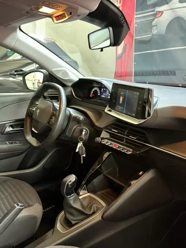 Peugeot 208 2022 - 14900 EUR, 65000 km - AUTO.MOTO.pt - 65000km - foto 7 de 9