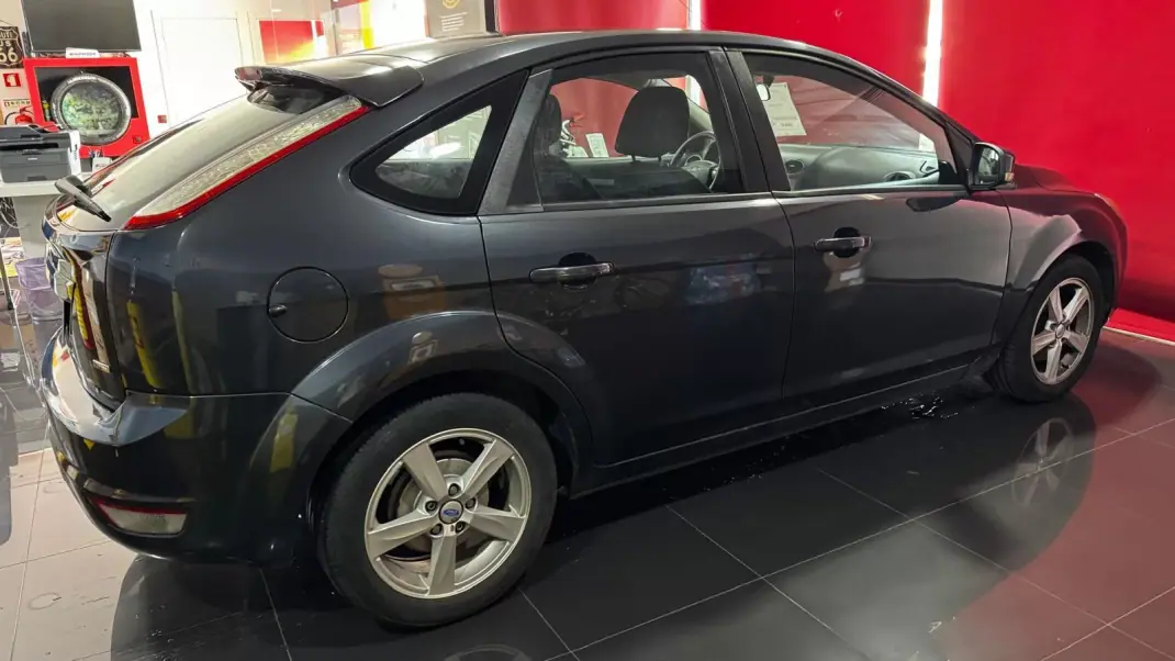 Ford Focus 2008 - 5990 EUR, 210940 km - AUTO.MOTO.pt - 210940km - foto 5 de 14