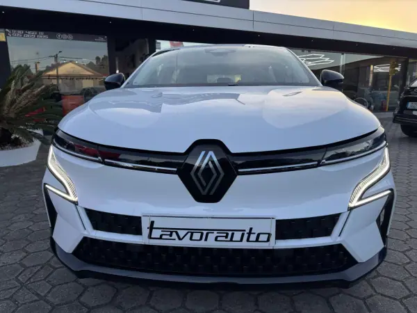 Renault Mégane E-Tech 2022 - 22500 EUR, 96000 km - AUTO.MOTO.pt - 96000km - foto 3 de 44
