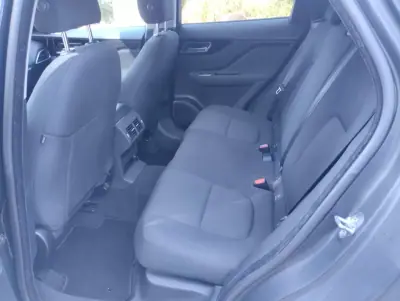 Jaguar F-Pace 2017 - 24900 EUR, 180000 km - AUTO.MOTO.pt - 180000km - foto 14 de 30