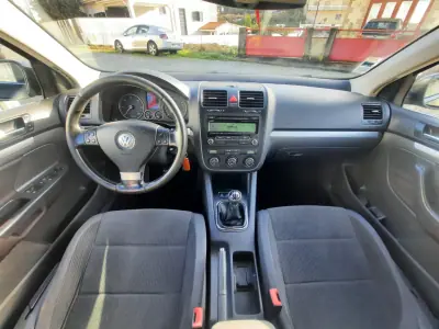 Volkswagen Golf 2009 - 7950 EUR, 270581 km - AUTO.MOTO.pt - 270581km - foto 10 de 12