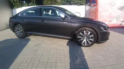 Volkswagen Arteon 2019 - 26650 EUR, 90000 km - AUTO.MOTO.pt - 90000km - foto 10 de 38