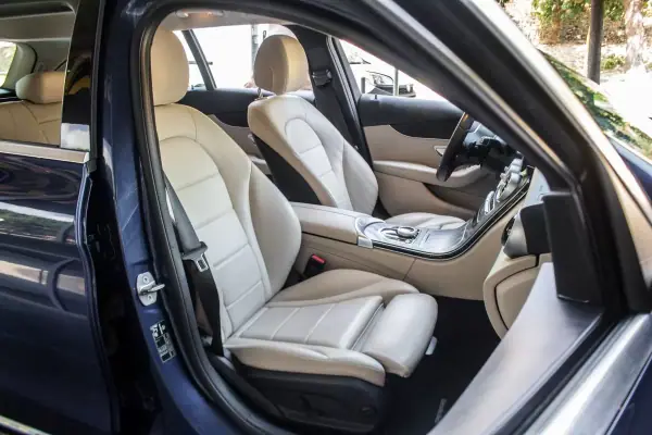 Mercedes-Benz C 300 2020 - 23990 EUR, 147104 km - AUTO.MOTO.pt - 147104km - foto 24 de 40