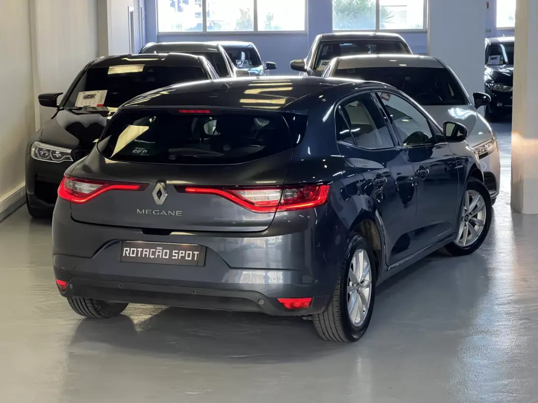 Renault Mégane 2016 - 12990 EUR, 130000 km - AUTO.MOTO.pt - 130000km - foto 2 de 37