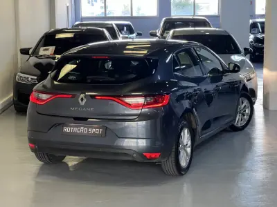 Renault Mégane 2016 - 12990 EUR, 130000 km - AUTO.MOTO.pt - 130000km - foto 2 de 37