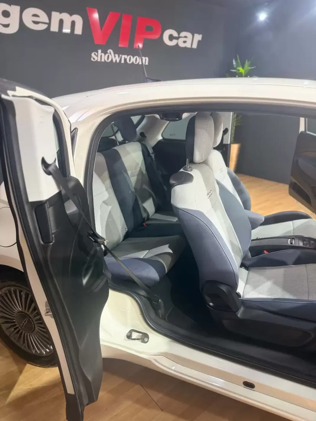 Fiat 500e 2021 - 16999 EUR, 18600 km - 18600km - foto 4 de 16