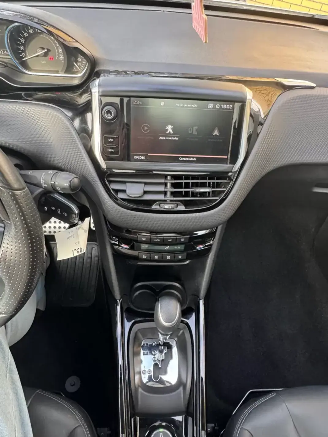 Peugeot 2008 2018 - 13900 EUR, 106900 km - AUTO.MOTO.pt - 106900km - foto 10 de 15