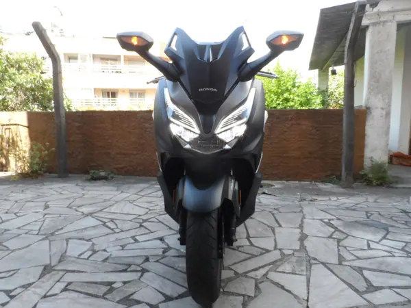 Honda Forza 2021 - 4600 EUR, 8400 km - AUTO.MOTO.pt - 8400km - foto 4 de 9