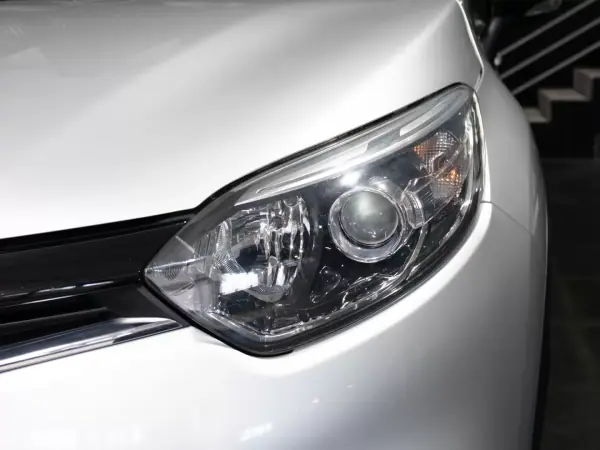Renault Captur 2016 - 13990 EUR, 109000 km - AUTO.MOTO.pt - 109000km - foto 3 de 36