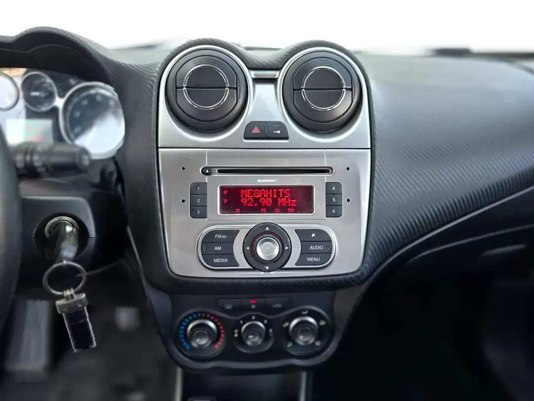 Alfa Romeo MiTo 2009 - 3750 EUR, 98428 km - AUTO.MOTO.pt - 98428km - foto 15 de 21