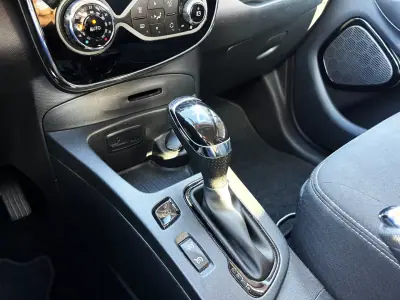 Renault Zoe 2019 - 13490 EUR, 67270 km - AUTO.MOTO.pt - 67270km - foto 18 de 21