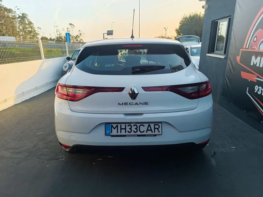 Renault Mégane 2019 - 12900 EUR, 192111 km - AUTO.MOTO.pt - 192111km - foto 8 de 26