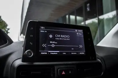 Peugeot Partner 2021 - 12990 EUR, 103902 km - AUTO.MOTO.pt - 103902km - foto 26 de 28