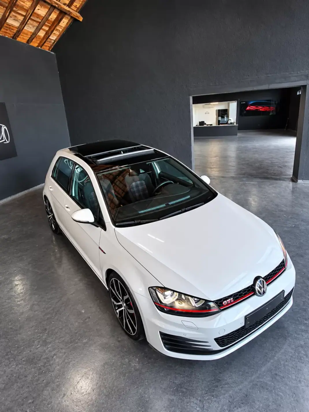 Volkswagen Golf 2015 - 23490 EUR, 96049 km - 96049km - foto 12 de 35