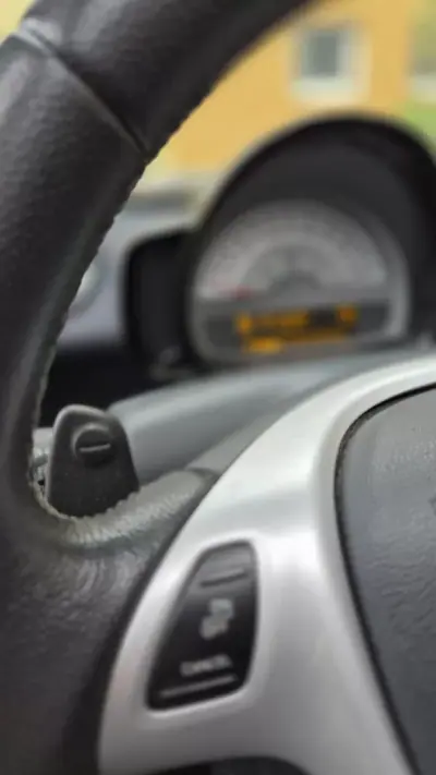 Smart Fortwo Cabrio 2013 - 8480 EUR, 75000 km - AUTO.MOTO.pt - 75000km - foto 15 de 18