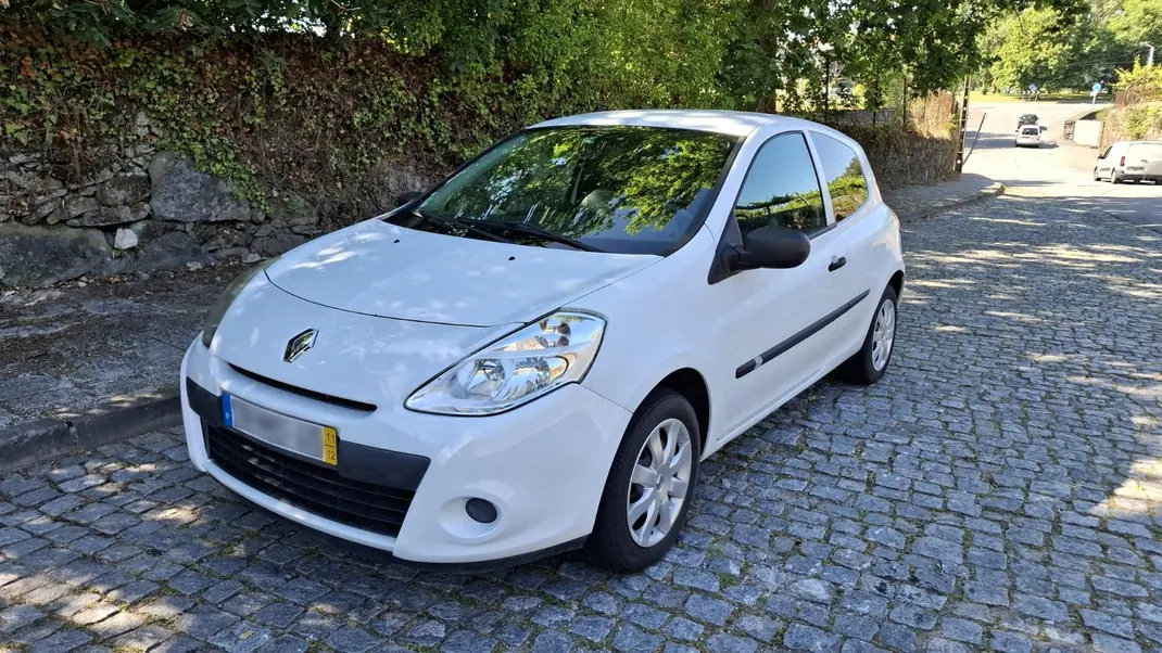 Renault CLIO 1.5DCI AC 2011 - 4500 EUR, 223193 km - AUTO.MOTO.pt - 223193km - foto 1 de 12