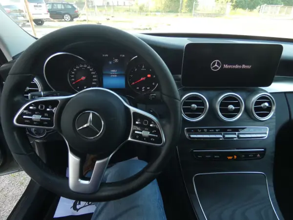 Mercedes-Benz C 220 2018 - 20750 EUR, 299000 km - AUTO.MOTO.pt - 299000km - foto 18 de 27