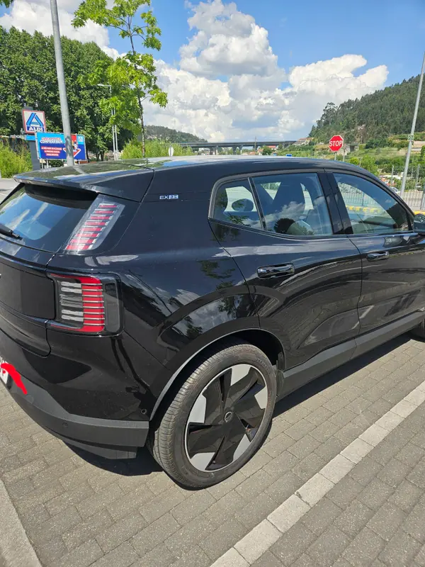 Volvo EX 30 2024 - 39500 EUR, 15000 km - 15000km - foto 4 de 8