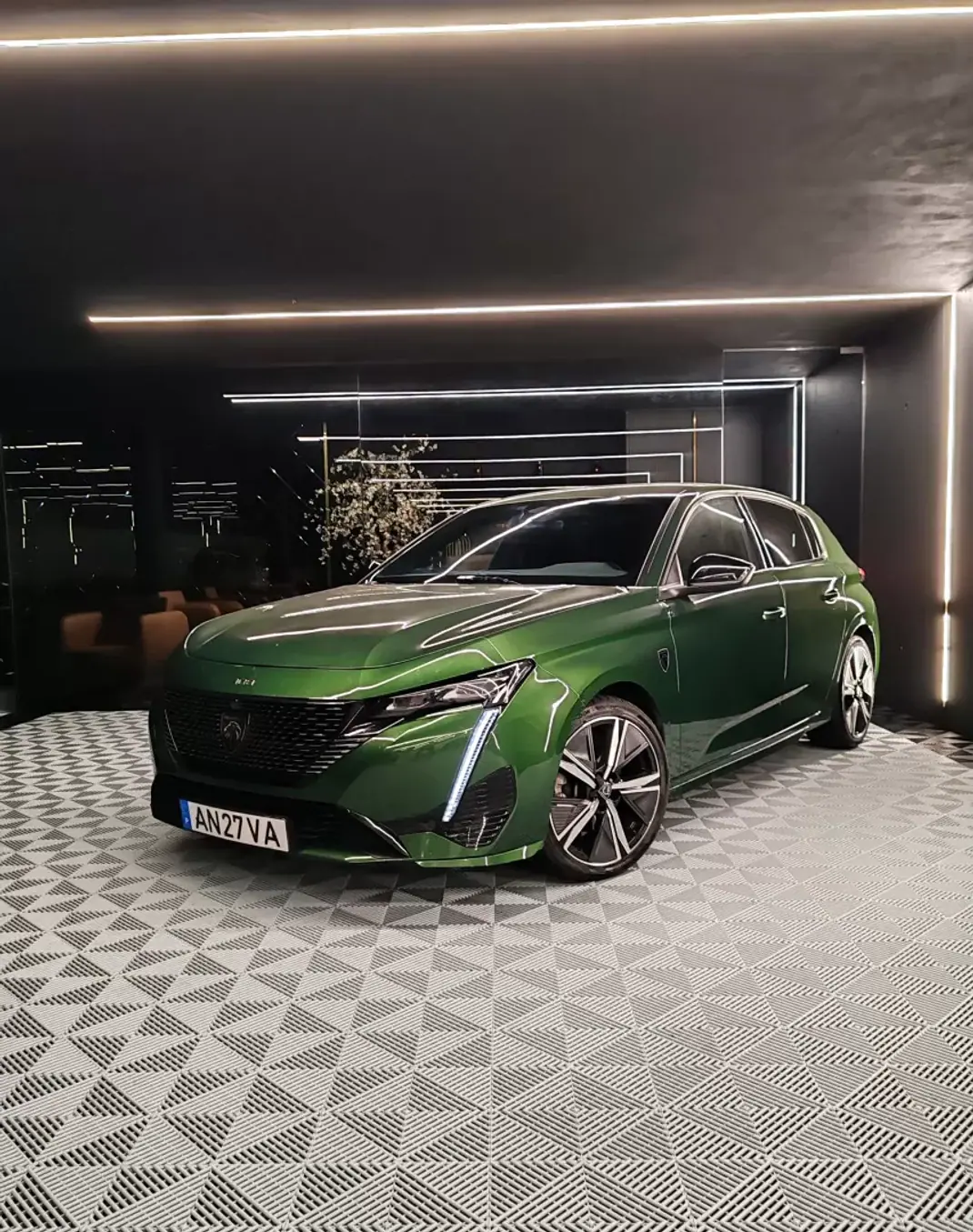 Peugeot 308 2022 - 22750 EUR, 133135 km - AUTO.MOTO.pt - 133135km - foto 1 de 26