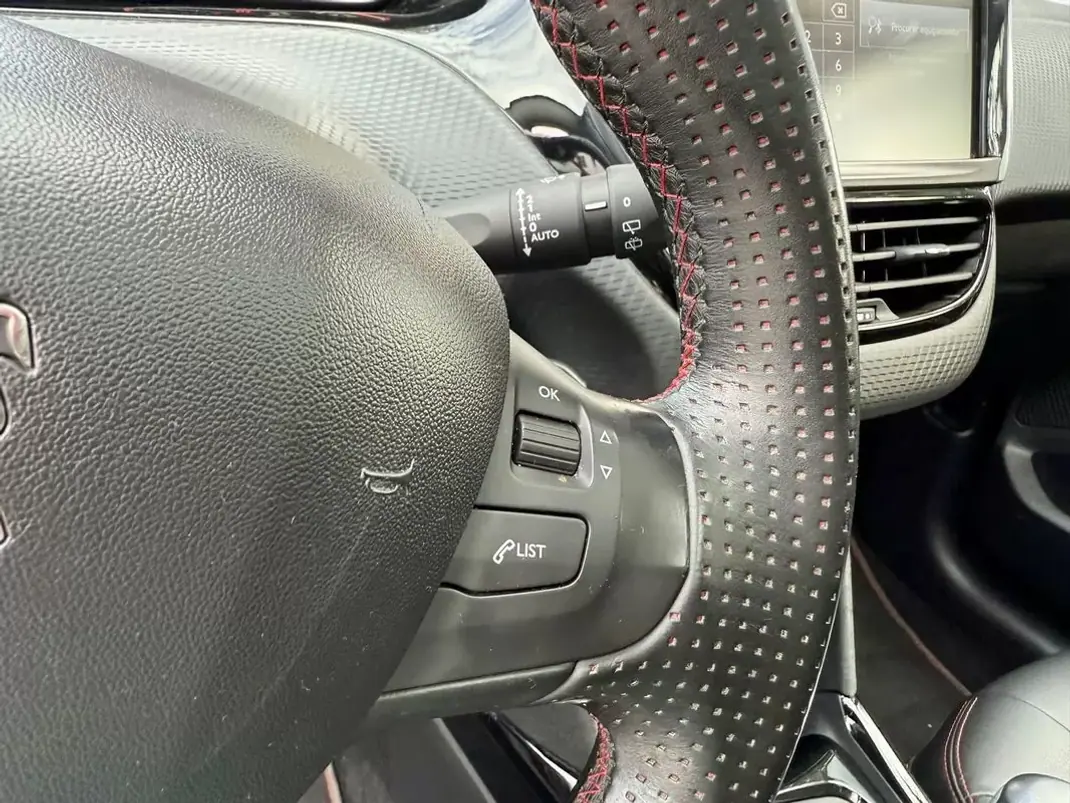 Peugeot 2008 2017 - 9990 EUR, 107000 km - AUTO.MOTO.pt - 107000km - foto 27 de 42